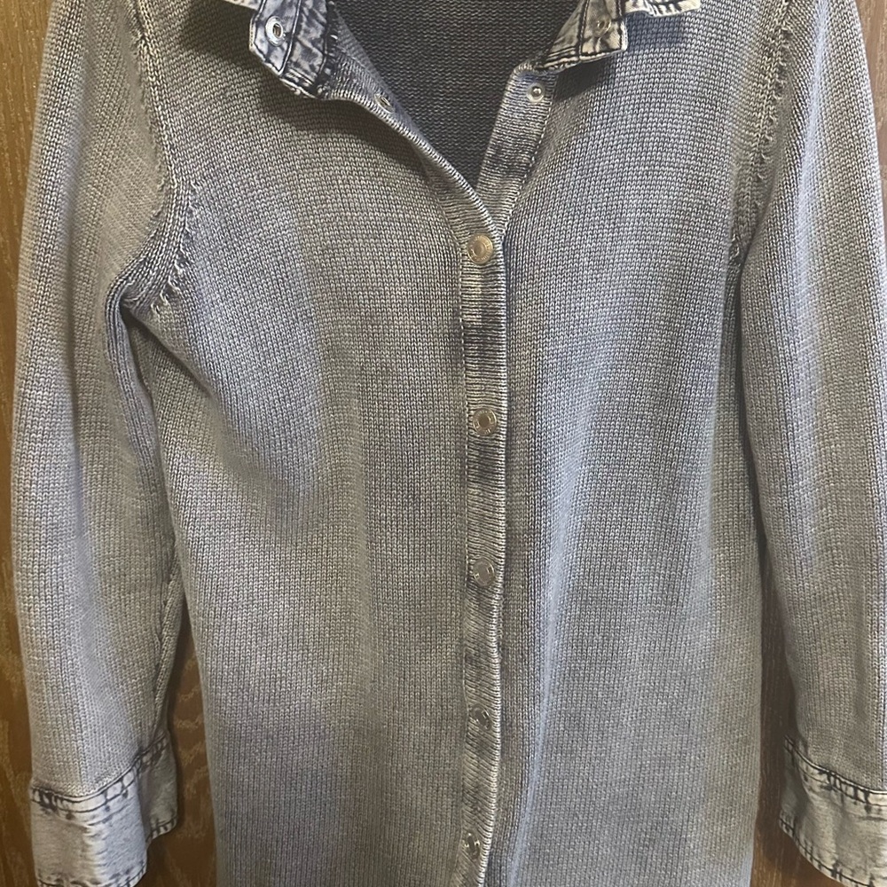 Chic Gray Button-Down Women's Shirt